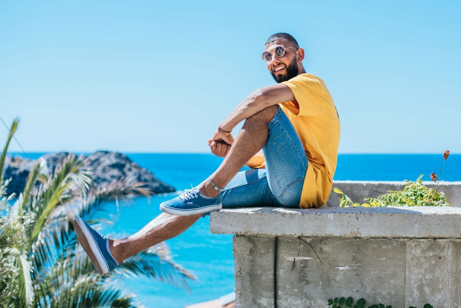 Sommarstil herr 2026 – komplett guide till klockor, smycken och accessoarer
