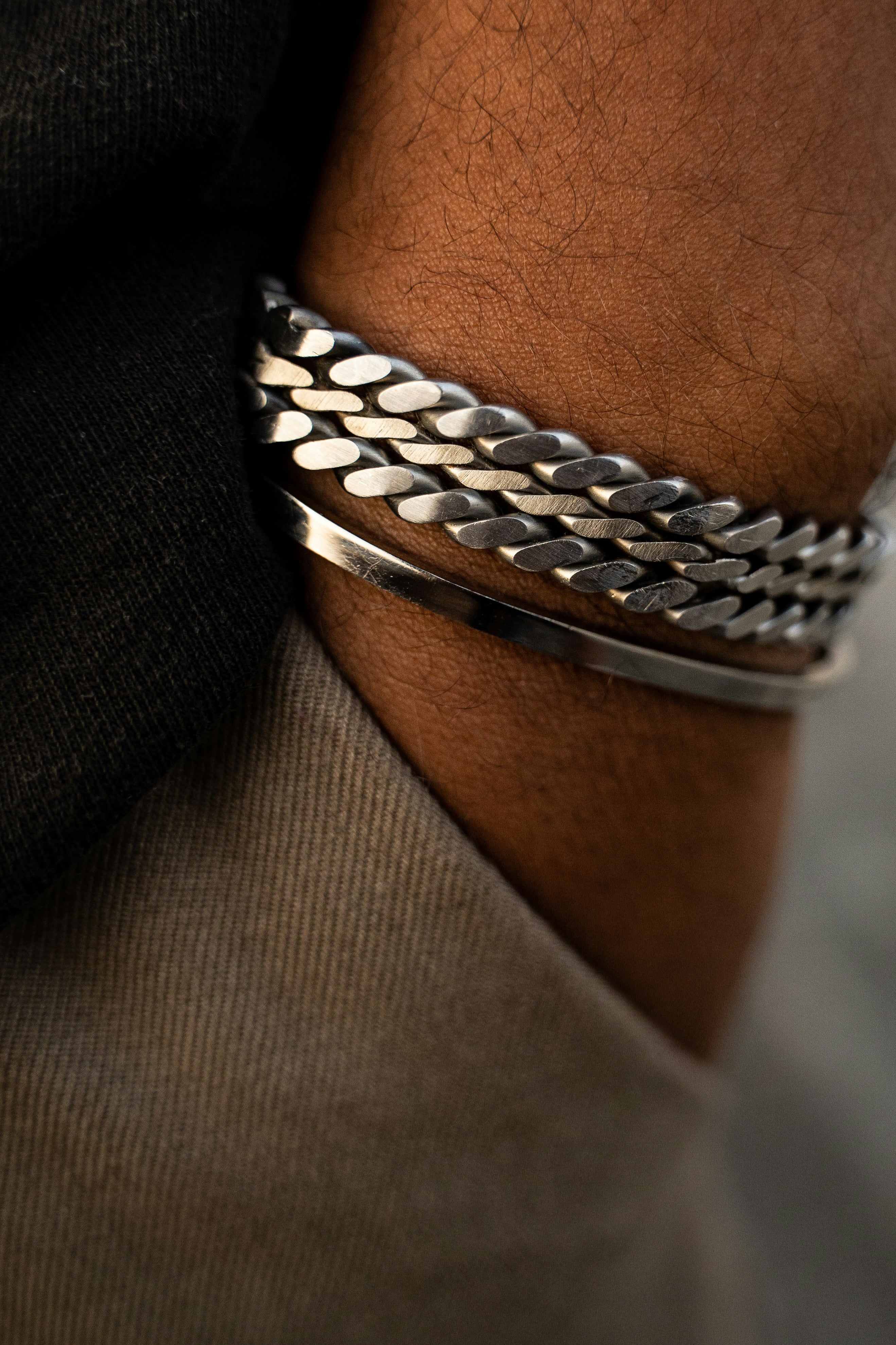 Armband herr 2026 – stilrena & trendiga herrarmband online