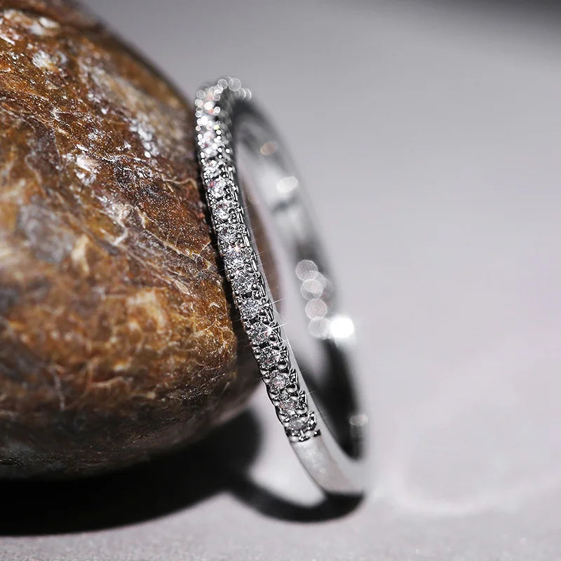 Ring dam – tunn ring med zirkonia briljant