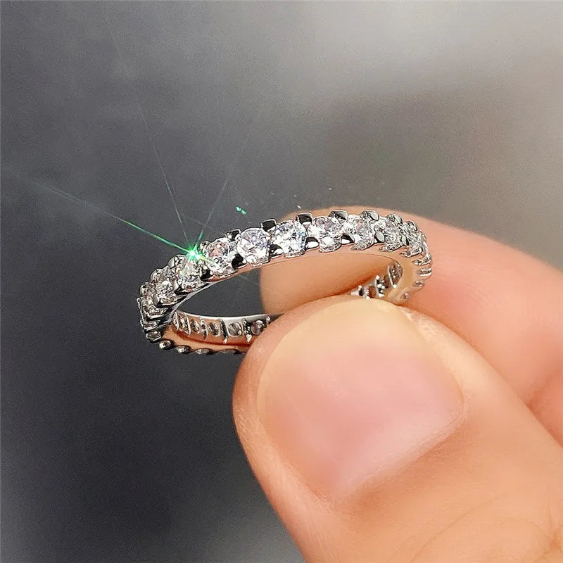 Ring dam – tunn ring med zirkonia cc-inspirerade