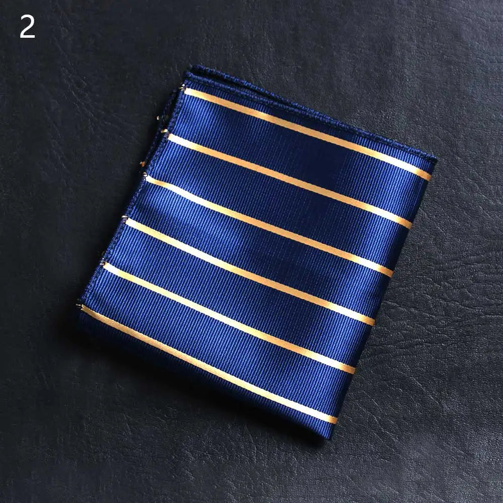 Näsduk i siden – Finns i flera varianter