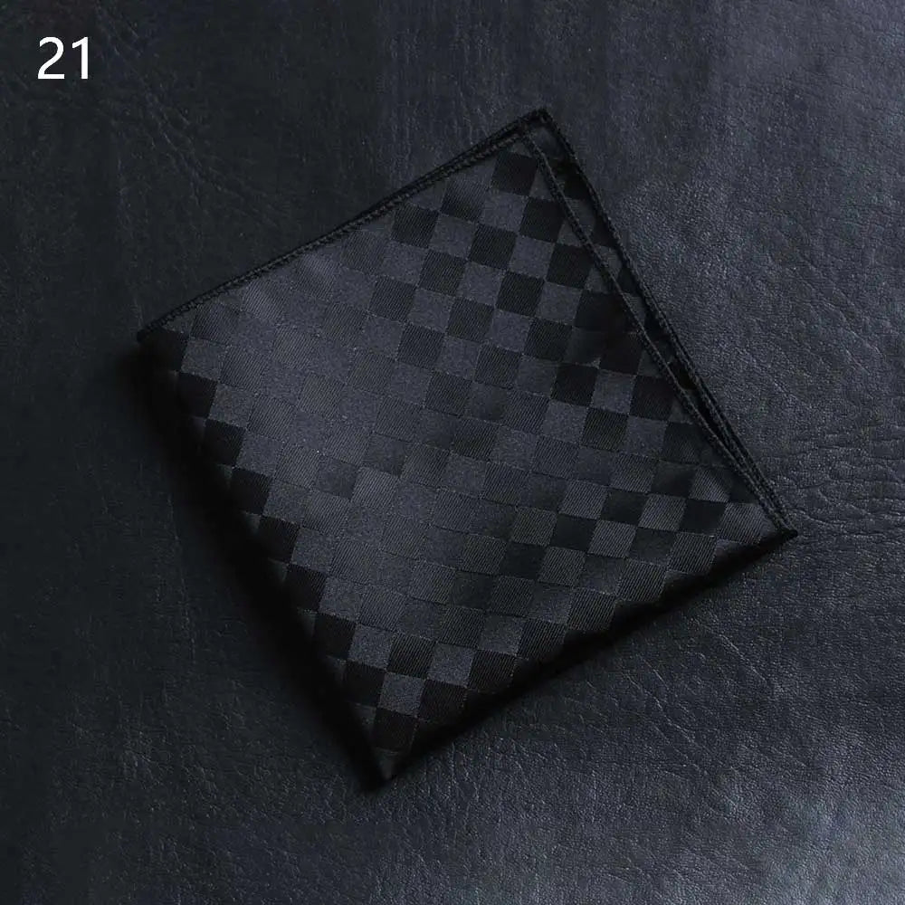 Näsduk i siden – Finns i flera varianter