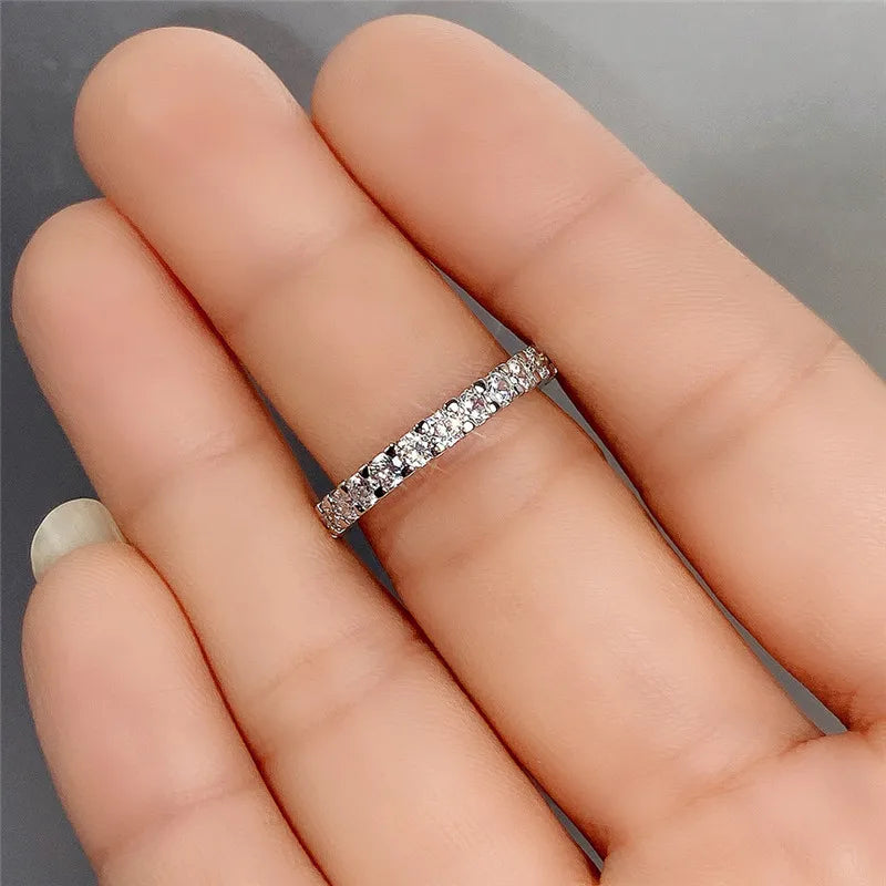 Ring dam – tunn ring med zirkonia cc-inspirerade