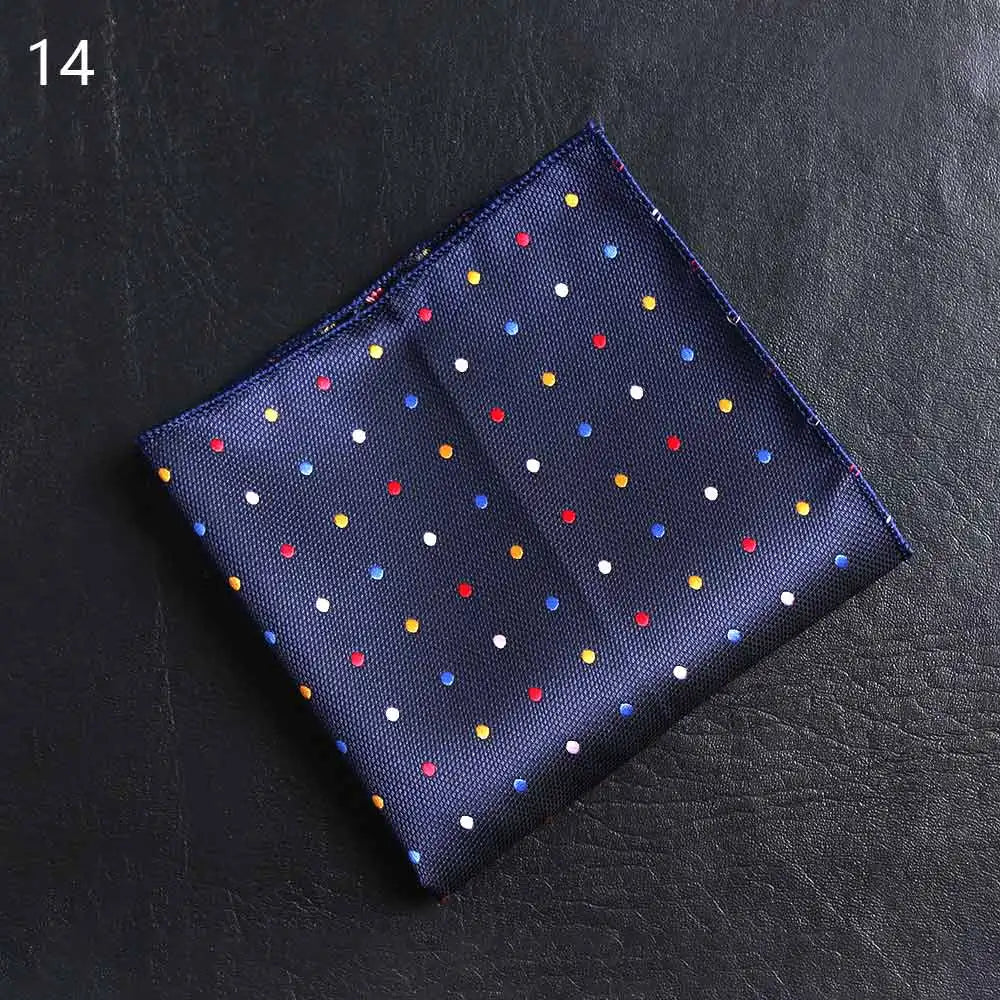 Näsduk i siden – Finns i flera varianter