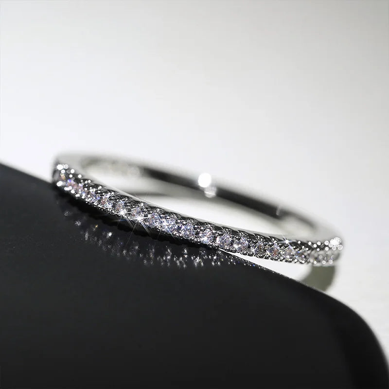 Ring dam – tunn ring med zirkonia briljant
