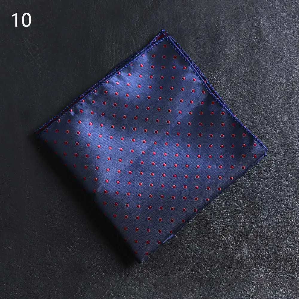 Näsduk i siden – Finns i flera varianter