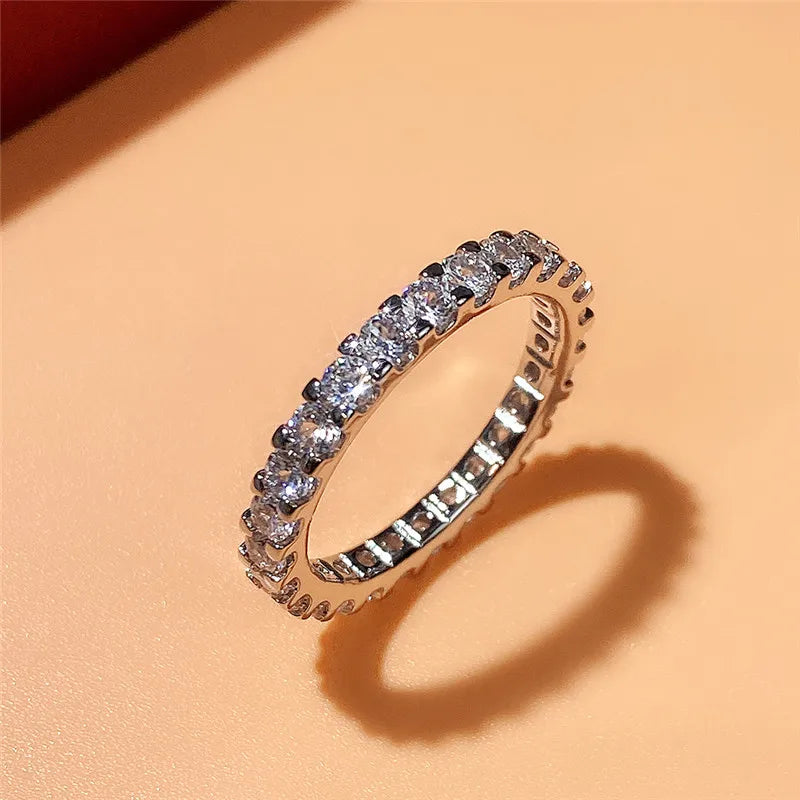 Ring dam – tunn ring med zirkonia cc-inspirerade