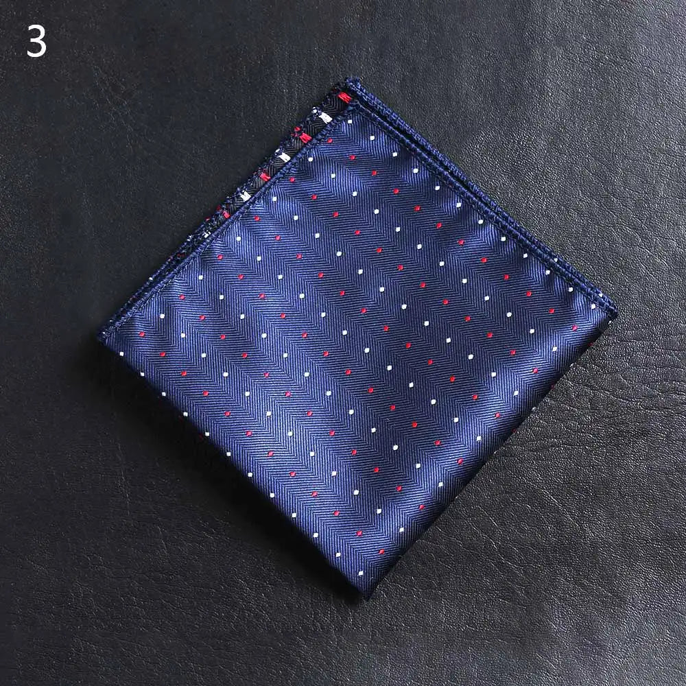 Näsduk i siden – Finns i flera varianter