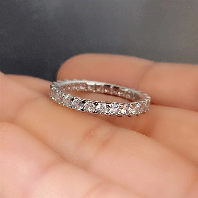 Ring dam – tunn ring med zirkonia cc-inspirerade