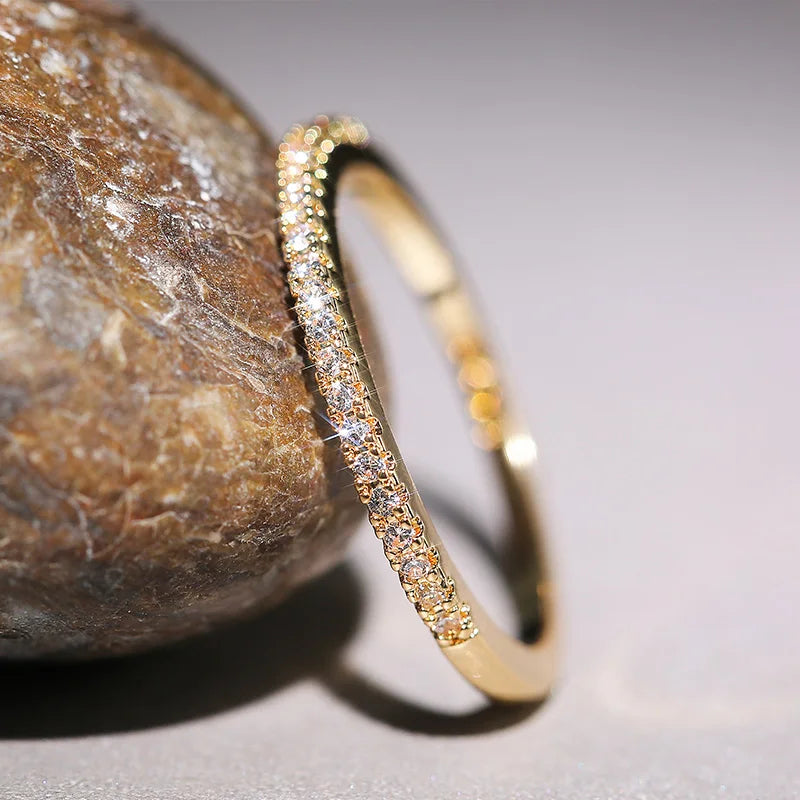 Ring dam – tunn ring med zirkonia briljant