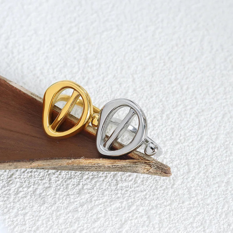 Minimalistisk ring i rostfritt stål – guldpläterad damring i lyxig stil