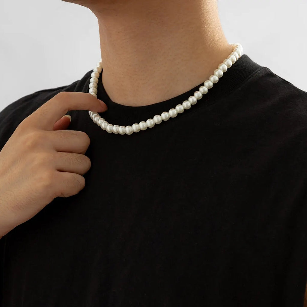 Pärlhalsband för herr – trendigt halsband med vita imitationpärlor