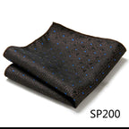 Näsduk i siden – Finns i flera varianter