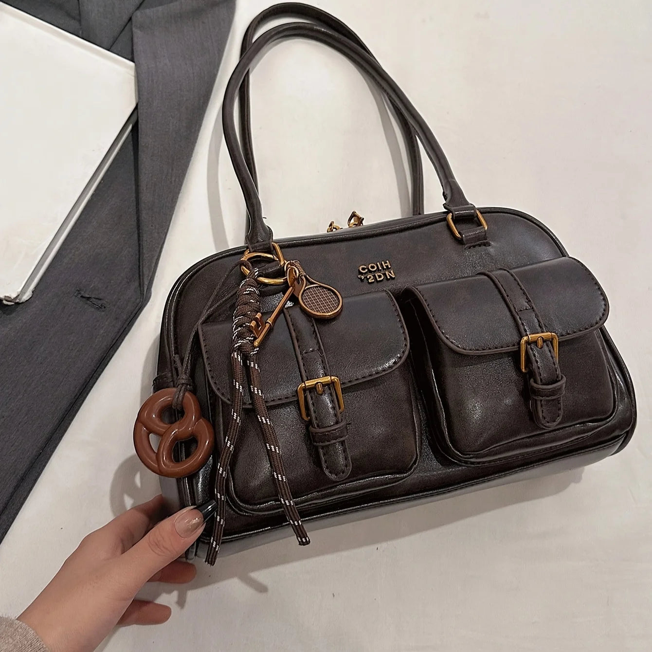 Väska dam – brun handväska med flera fack för resa