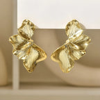 Örhängen dam – ginkgo blad studs i guldton