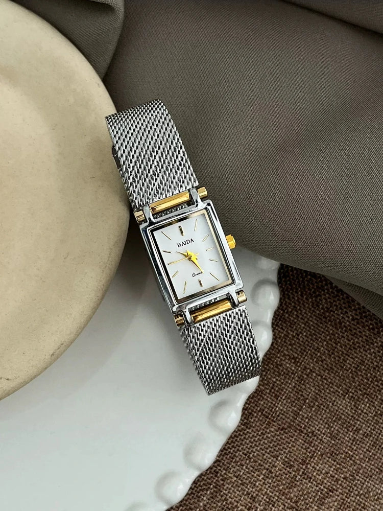 Elegant damklocka i silver – rektangulär kvartsklocka