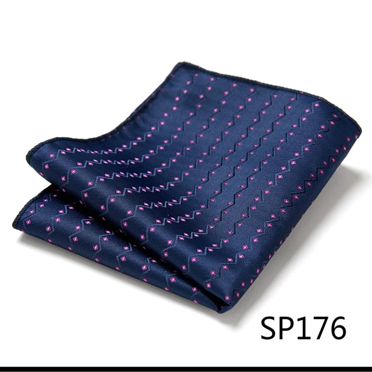 Näsduk i siden – Finns i flera varianter