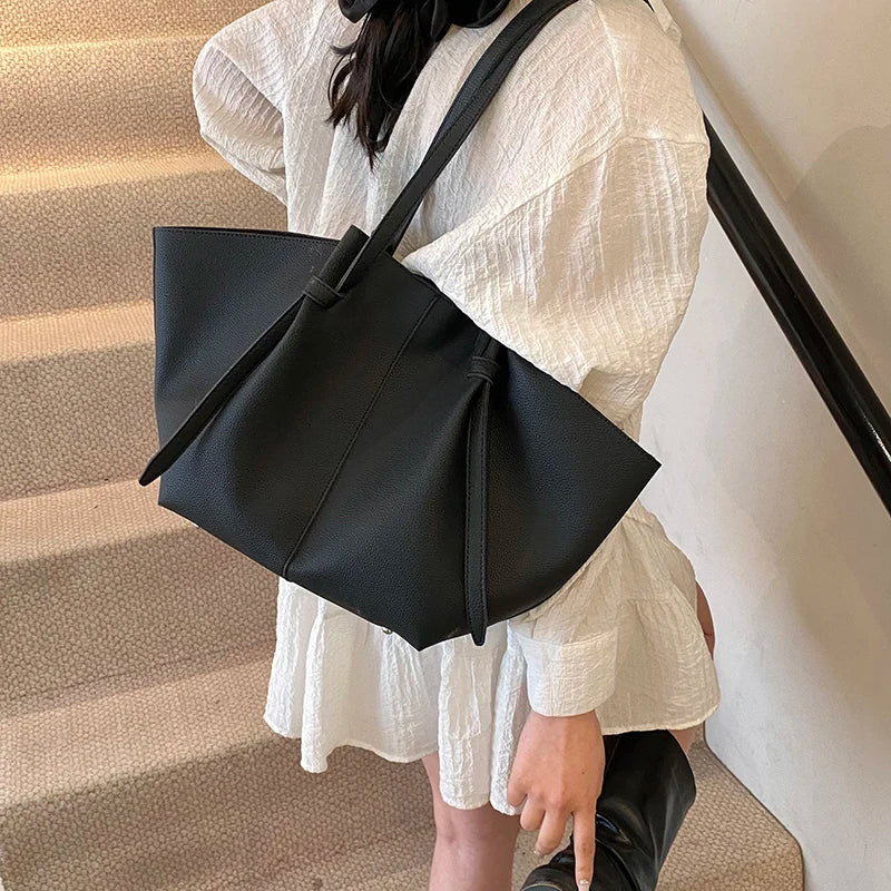 Stor tote bag i PU-läder – elegant & rymlig damväska