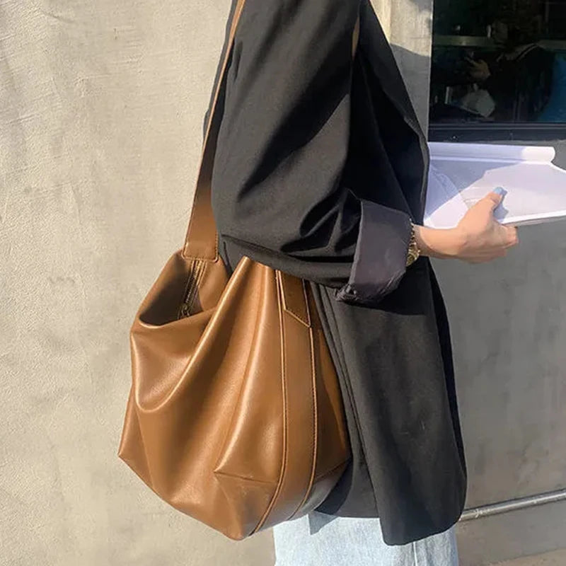 Väska dam – crossbody väska i läderlook med stor kapacitet