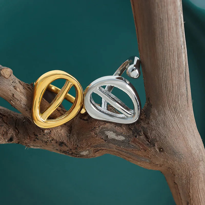 Minimalistisk ring i rostfritt stål – guldpläterad damring i lyxig stil