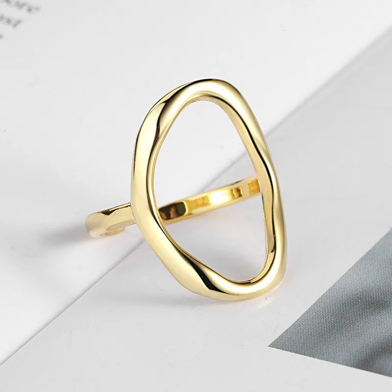 Geometrisk ring i silver- och guldton – Modern oval design för dam & herr