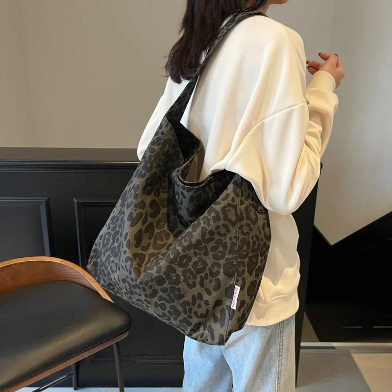 Leopardmönstrad tote bag i canvas – vintage damväska med stor kapacitet