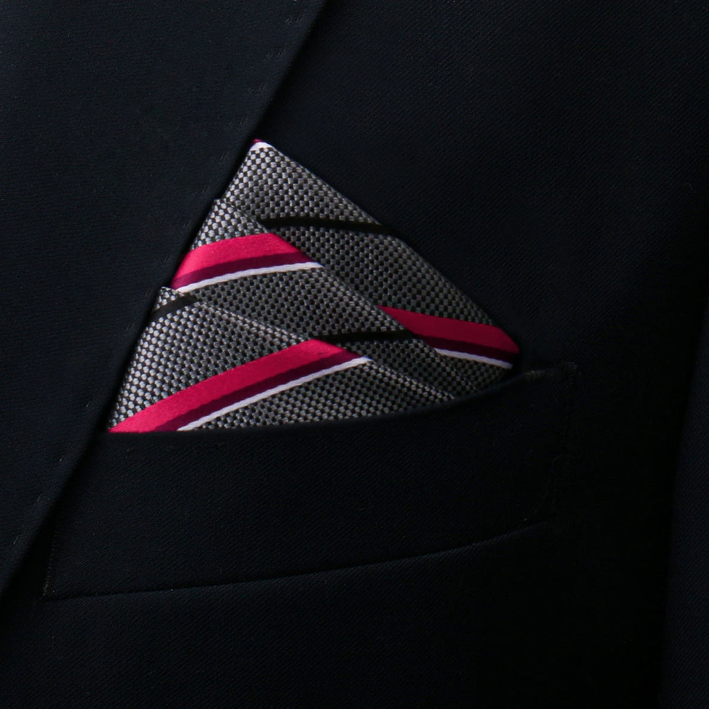 Bröstnäsduk i polyester – Finns i flera färger & mönster