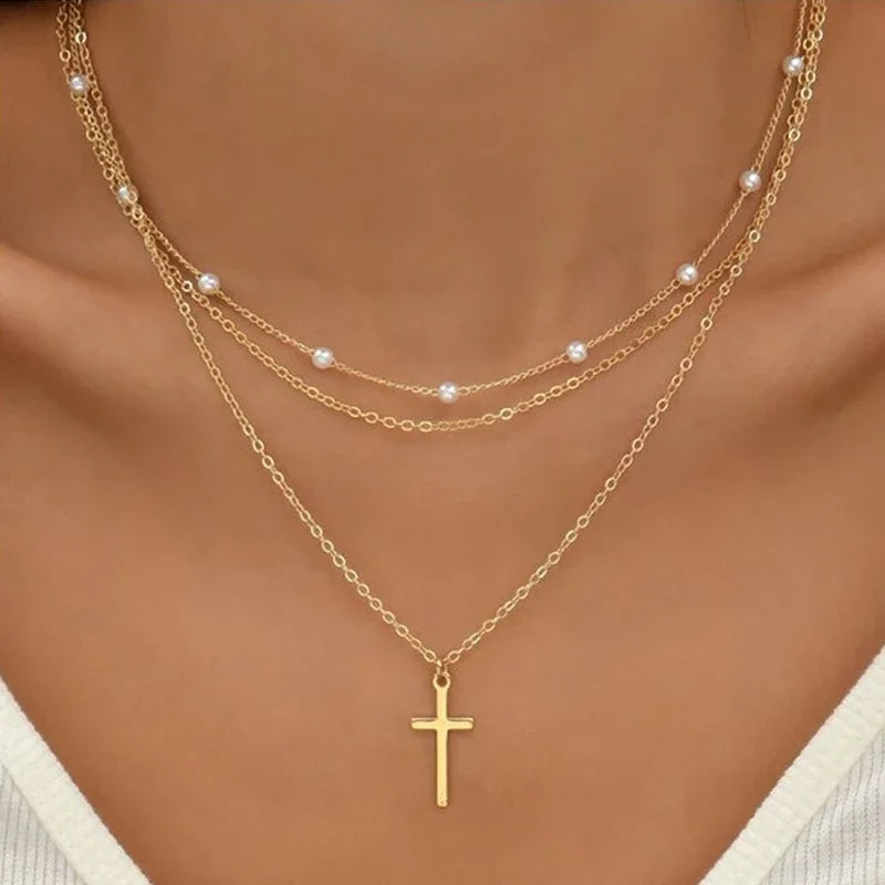 Halsband dam – flerlager halsband med hjärta i guldton