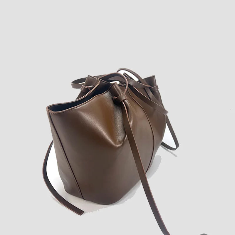 Stor shopperväska dam – elegant tote bag med metallspänne