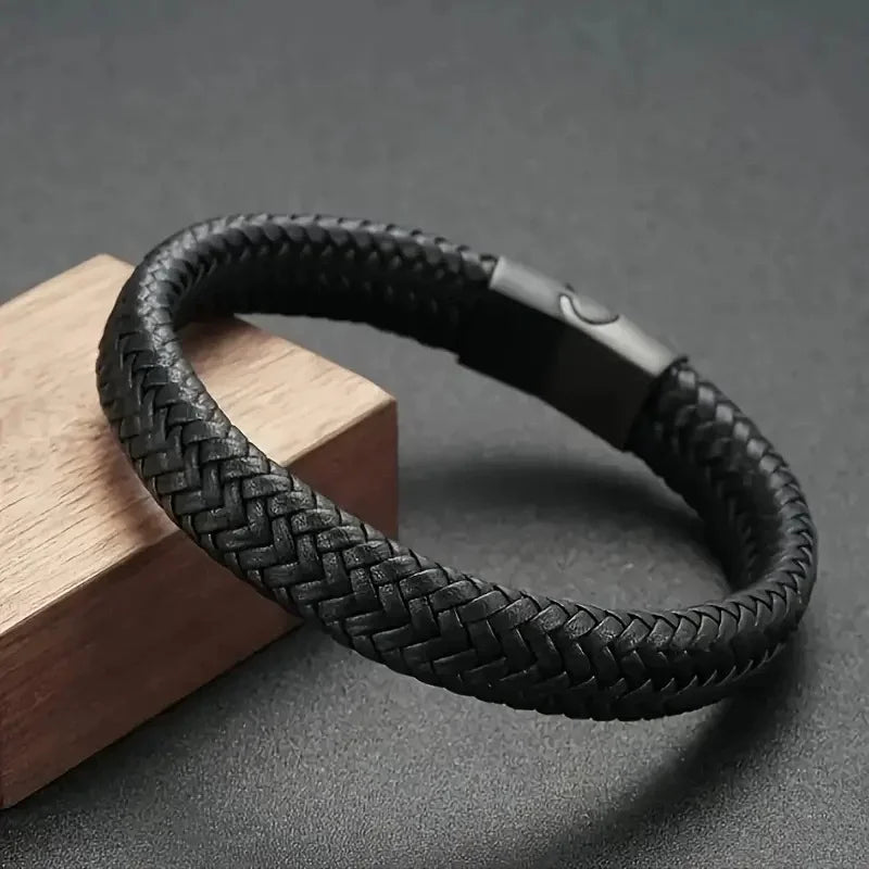Svart PU‑läderarmband med magnetlås – Elegant och stilrent herrarmband