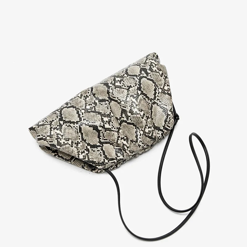 Damväska med ruched design och elegant clutchstil