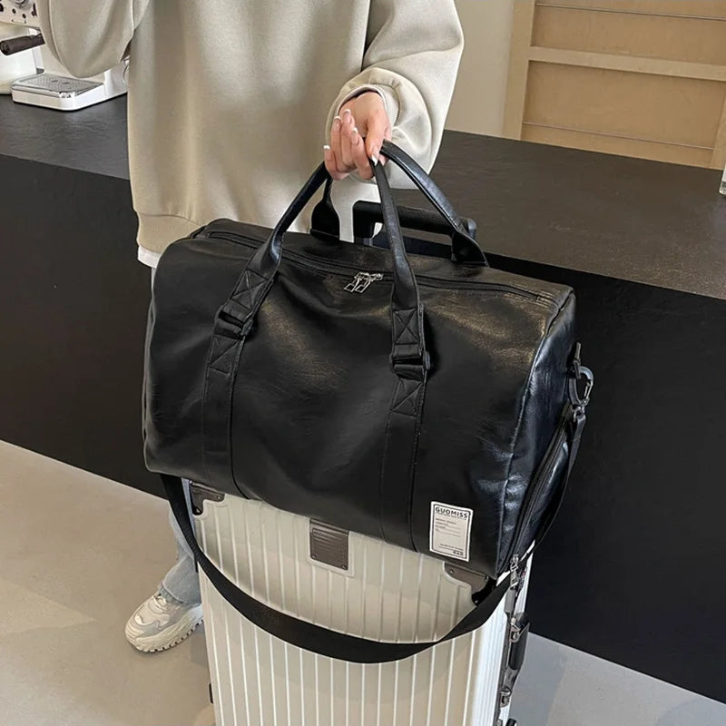 Weekendbag i PU-läder med separat skofack