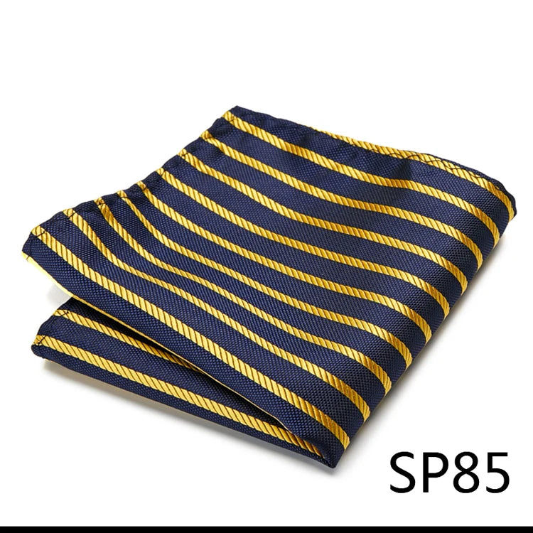 Näsduk i siden – Finns i flera varianter