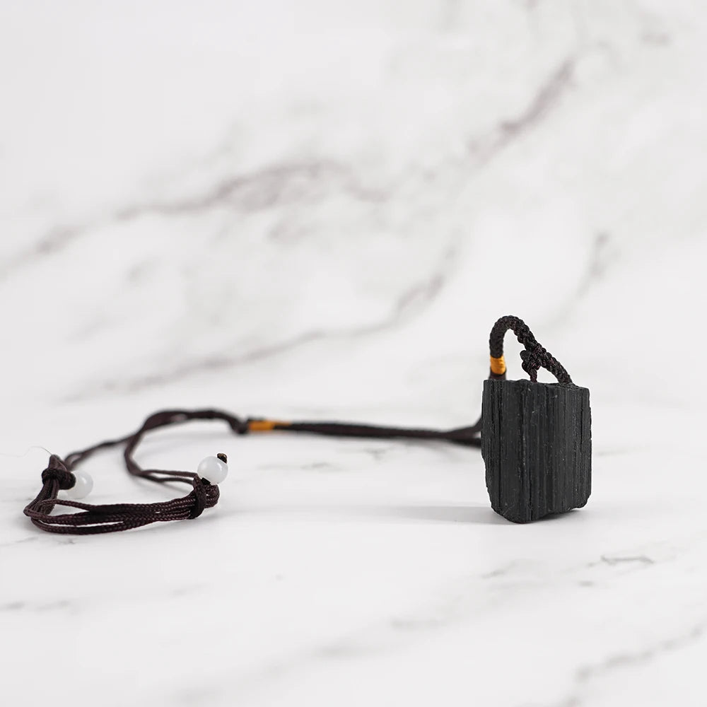 Svart turmalin halsband – naturlig sten
