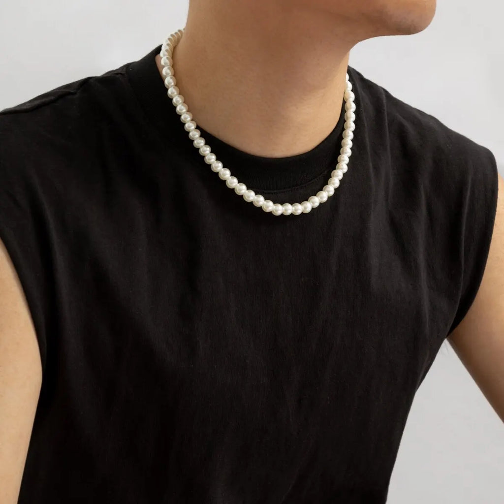 Pärlhalsband för herr – trendigt halsband med vita imitationpärlor