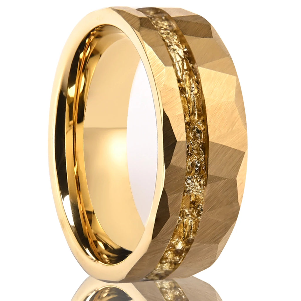 Guldpläterad herrring i tungsten 8 mm – hamrad finish