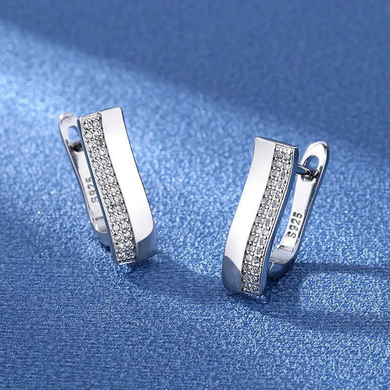 Silverörhängen med zirkonia – flera eleganta modeller i 925 silver