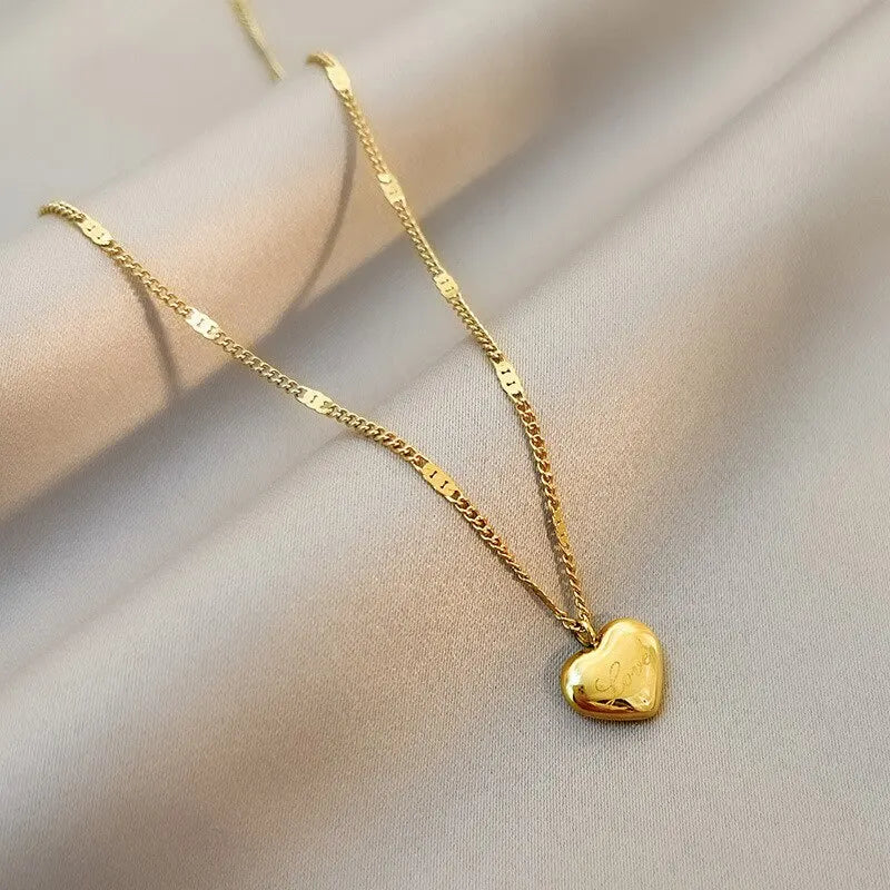 Guldpläterat halsband med hjärthänge och gravyr
