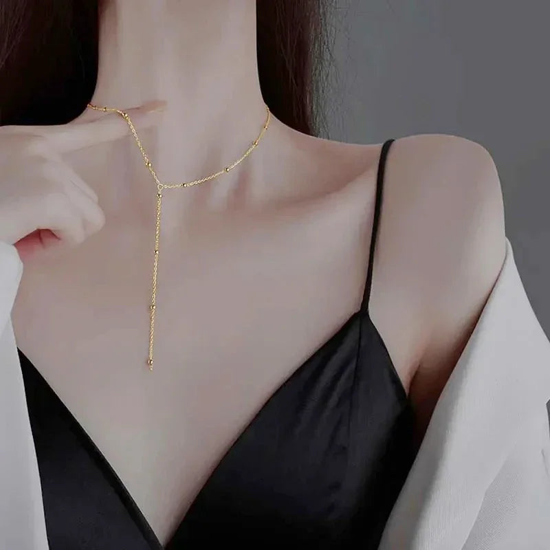 Halsband dam – dubbellager halsband med tofs i guldton