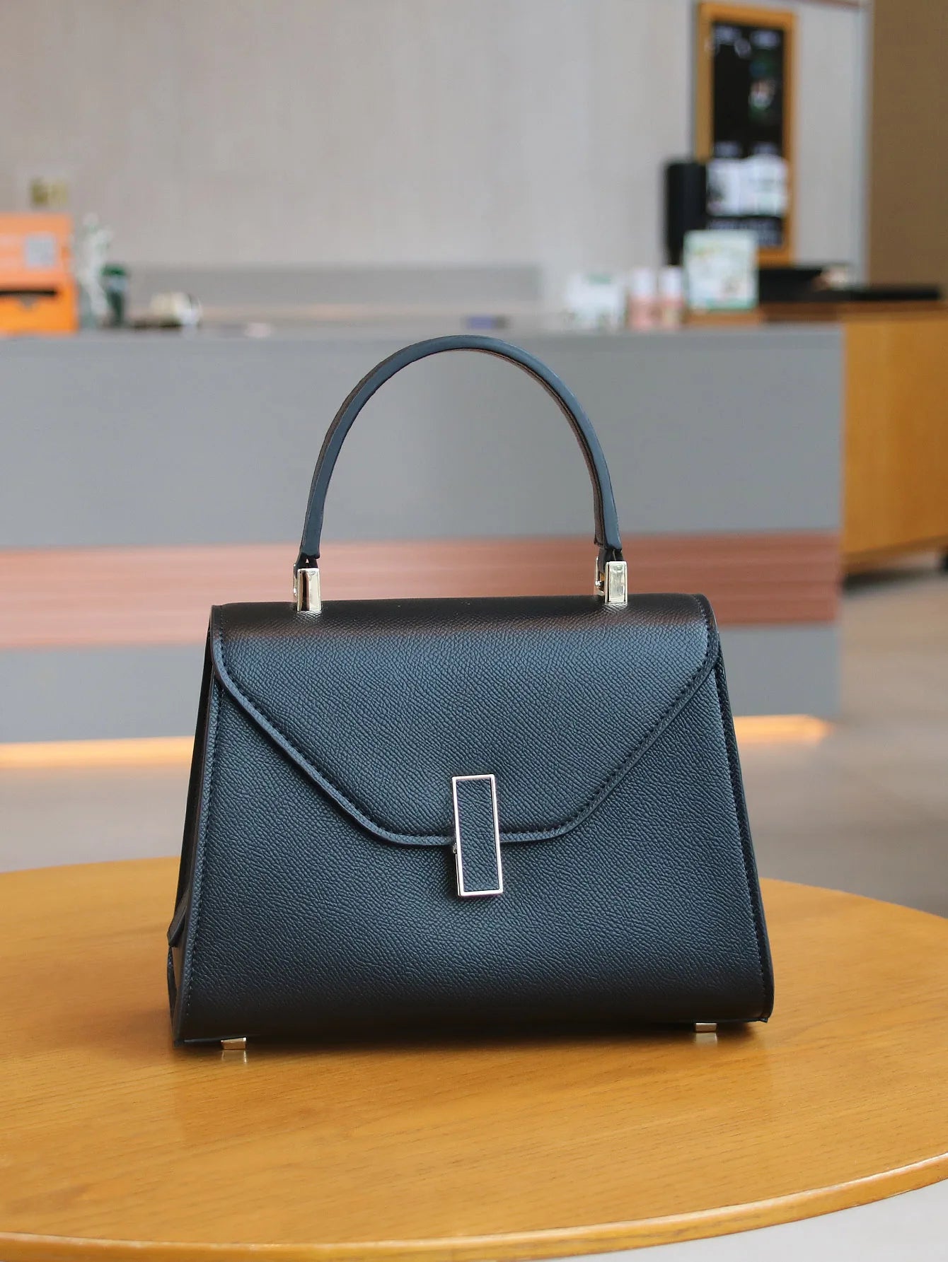 Damhandväska i läder med palmprint – boxformad Kelly‑inspirerad väska