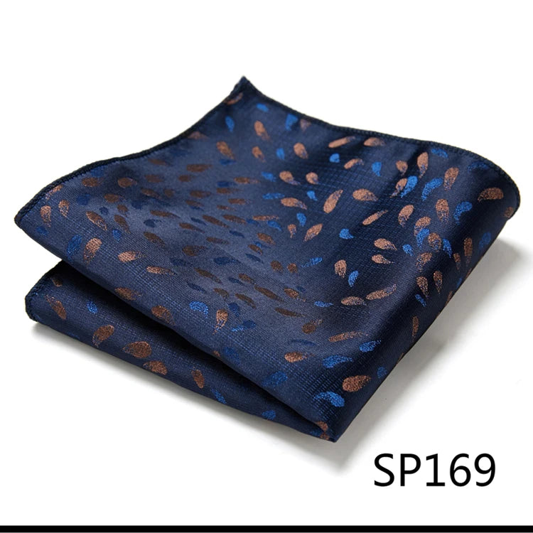 Näsduk i siden – Finns i flera varianter