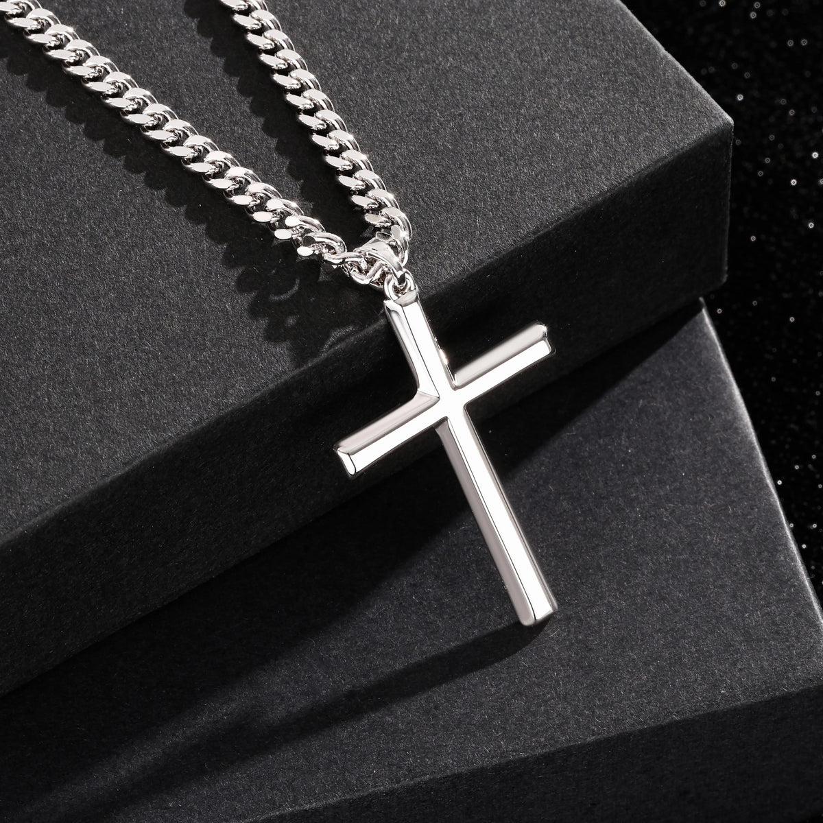 ArtPage korshalsband i 925 sterlingsilver – silverfärgat korshänge
