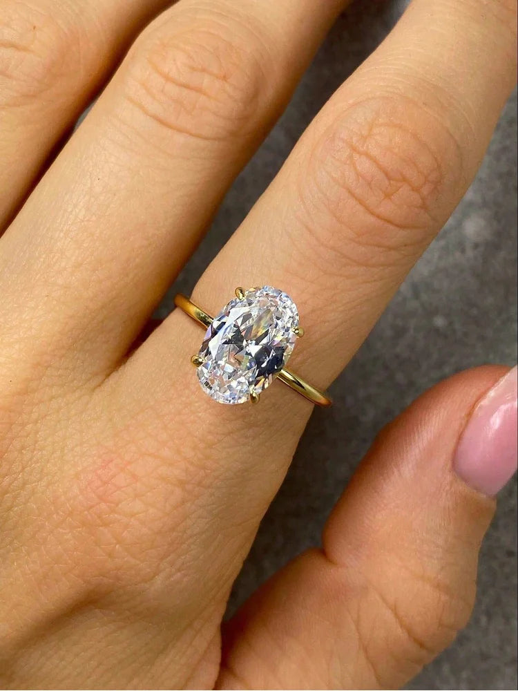 Silverring med oval zirkon