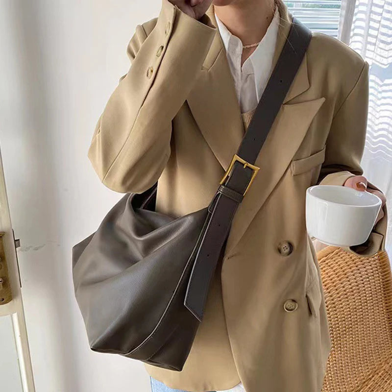 Väska dam – crossbody väska i läderlook med stor kapacitet