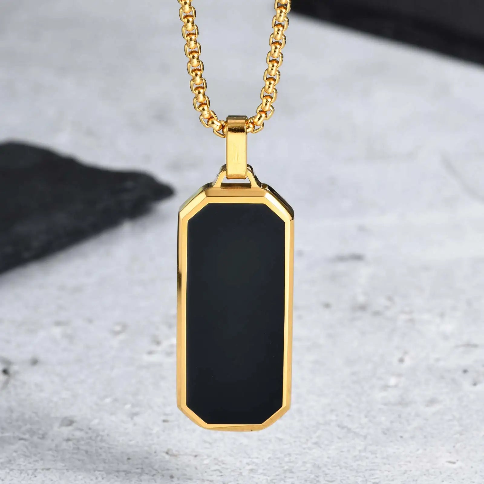Halsband herr geometriskt hänge – stål halsband i silver/guld