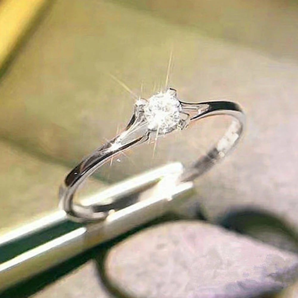 Ring dam – minimalistisk ring med zirkonia cc-inspirerade
