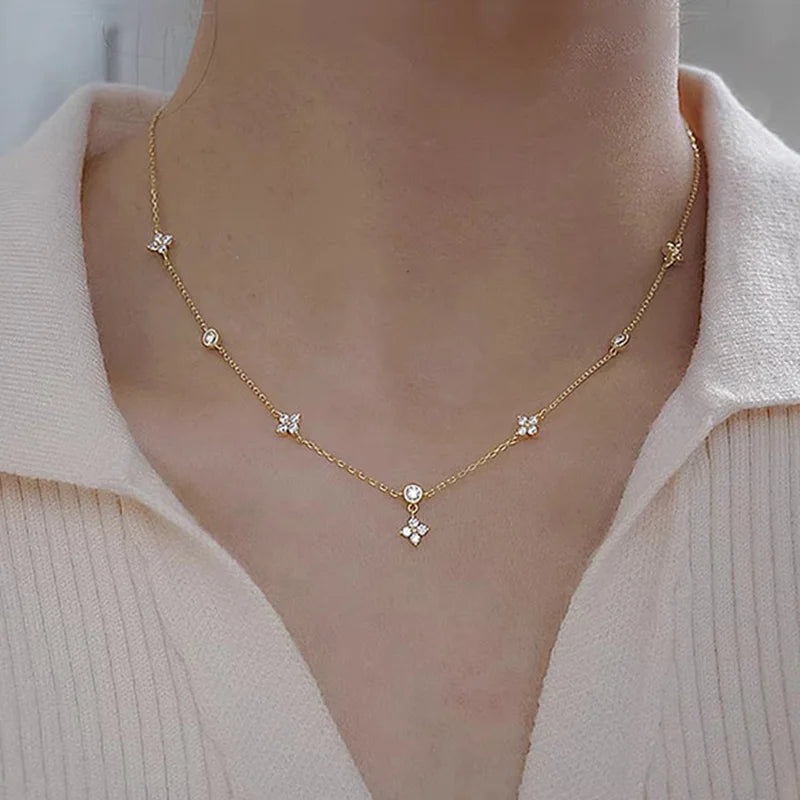 Lyckoklöver halsband i 925 sterling silver med guldplätering och CZ-blommor
