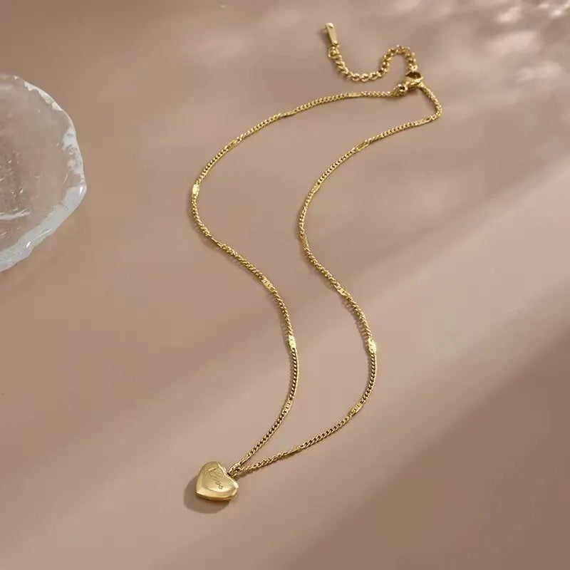 Guldpläterat halsband med hjärthänge och gravyr