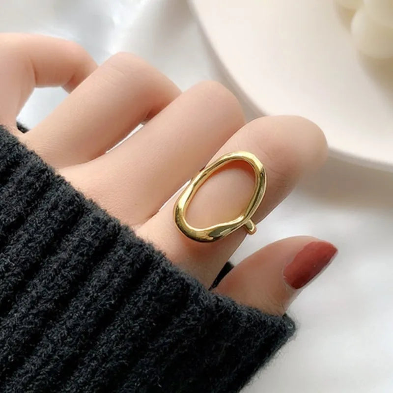Geometrisk ring i silver- och guldton – Modern oval design för dam & herr