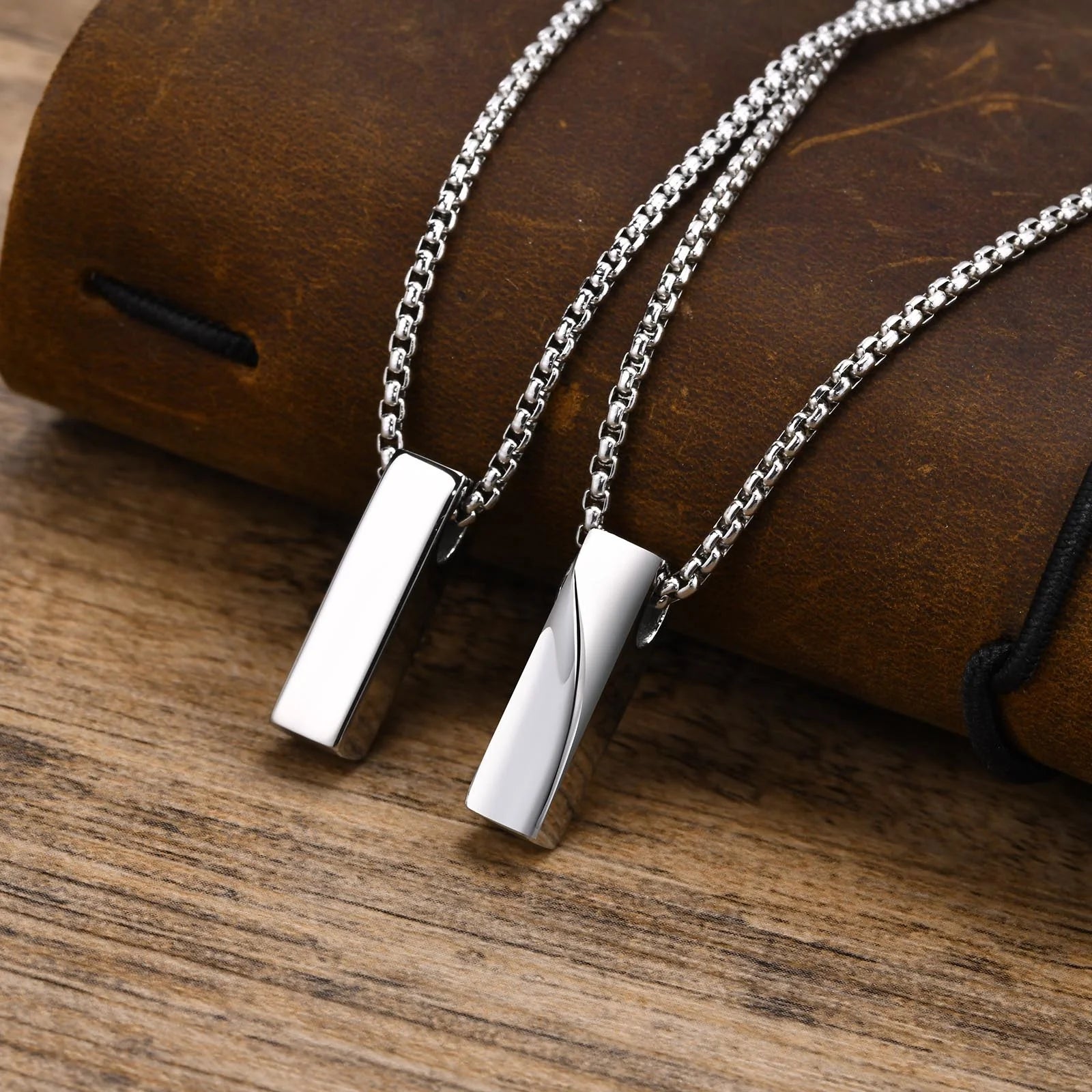 Halsband herr – minimalistiskt stålhalsband med geometriskt hänge
